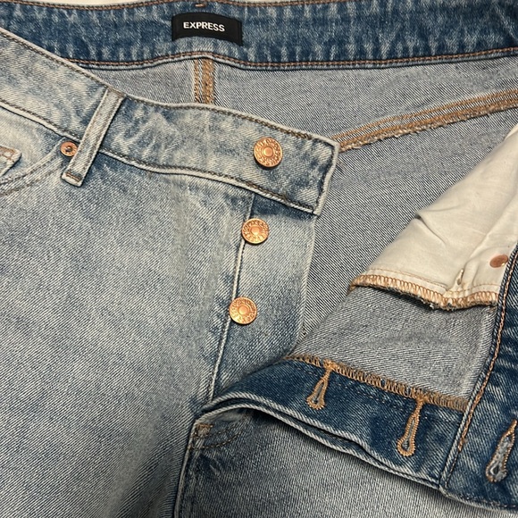 Relaxed straight low rise ripped jeans from Express, worn once - Picture 4 of 6